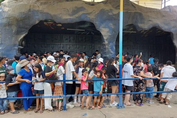 Các điểm vui chơi giải trí tại Hà Nội quá tải do lượng khách tăng đột biến