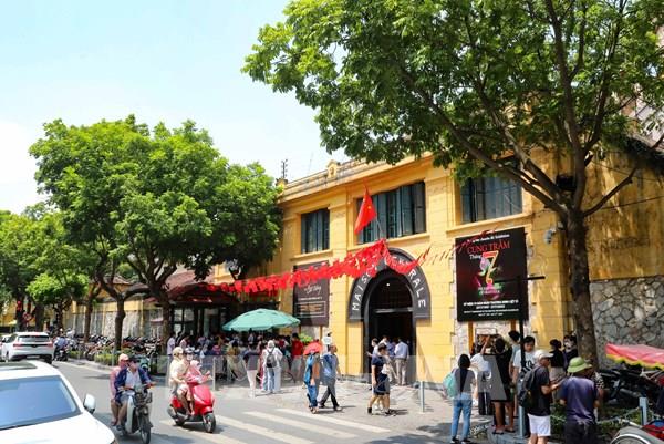 Đông đảo du khách đến địa chỉ đỏ "Hỏa Lò" trong ngày Tết Độc lập