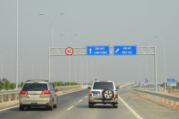 Ngăn chặn 20 xe mô tô đi thành đoàn trên cao tốc TP. Hồ Chí Minh - Long Thành - Dầu Giây