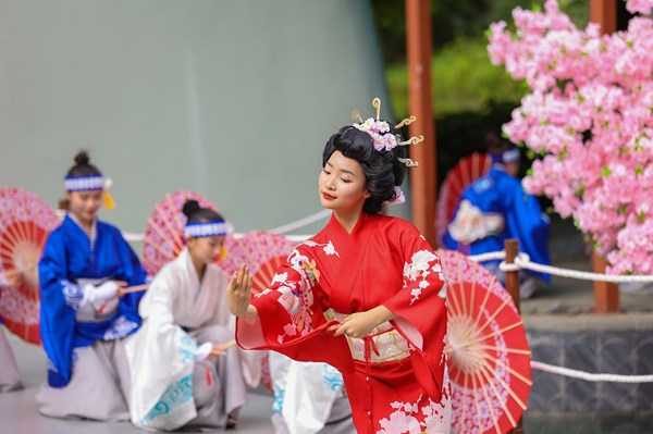 Hàng chục nghìn du khách đổ về Sun World dịp lễ, du lịch phía Bắc bùng nổ