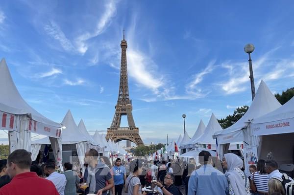 Việt Nam tham dự Làng ẩm thực quốc tế dưới chân tháp Eiffel