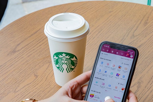MoMo trở thành ví điện tử đầu tiên tích hợp thanh toán tại chuỗi Starbucks Vietnam