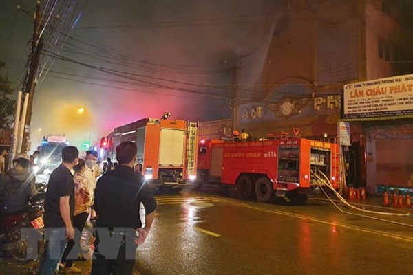 Vụ cháy quán Karaoke ở Bình Dương: Bước đầu xác định 12 người chết, 40 người đang cấp cứu
