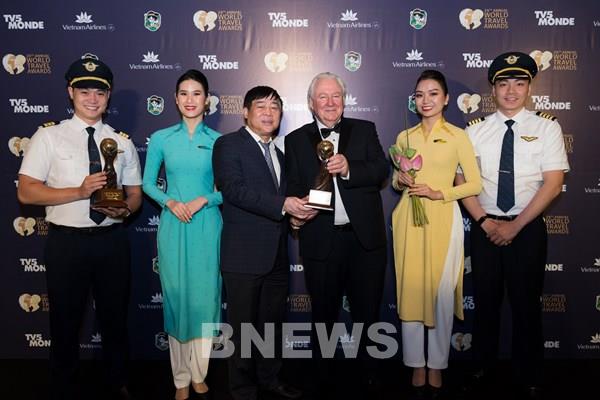 Vietnam Airlines nhận hai giải thưởng lớn tại World Travel Awards 
