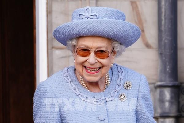 Thủ tướng Anh: Cả đất nước đang "vô cùng lo lắng" cho sức khỏe của Nữ hoàng Elizabeth II