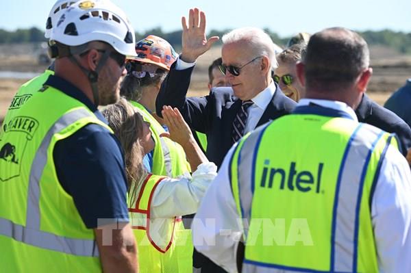 Tổng thống Mỹ nêu bật tầm quan trọng của việc phát triển vi mạch máy tính