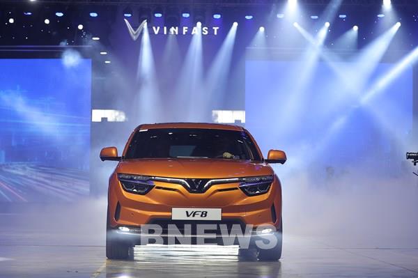 VinFast bàn giao 100 ô tô điện VF 8 đầu tiên, chuẩn bị xuất khẩu sang các thị trường lớn