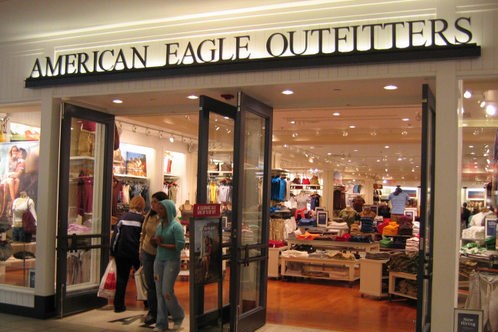 Mỹ: Doanh thu của các hãng bán lẻ thời trang ảm đạm
