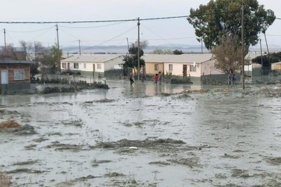 Vỡ đập khai mỏ gây lũ cuốn tại Nam Phi