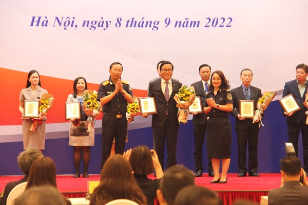 Toyota Việt Nam được vinh danh là doanh nghiệp nộp thuế lớn