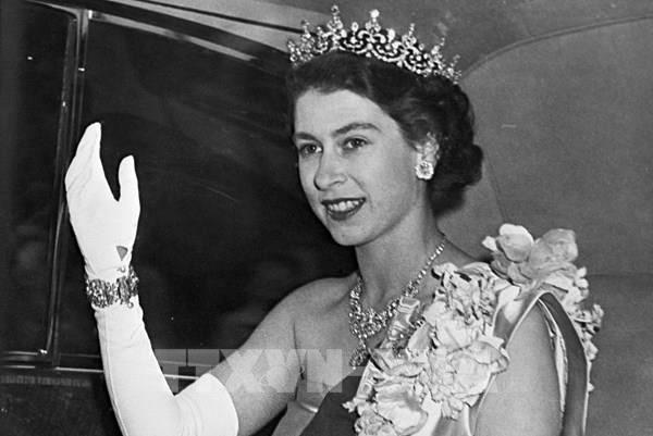 Nhìn lại cuộc đời của Nữ hoàng Elizabeth II
