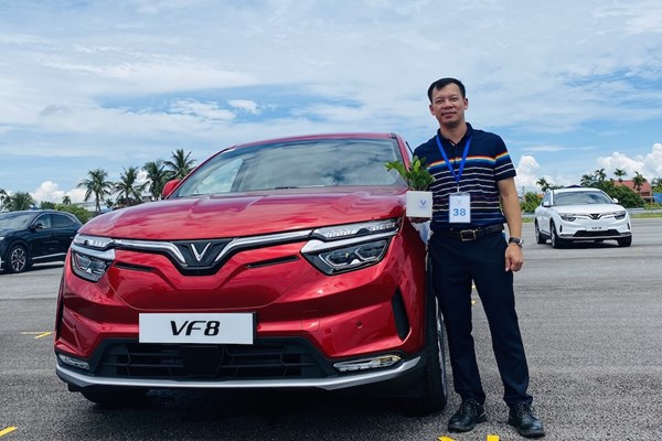Cảm nhận của những khách hàng nhận xe VF 8 đầu tiên
