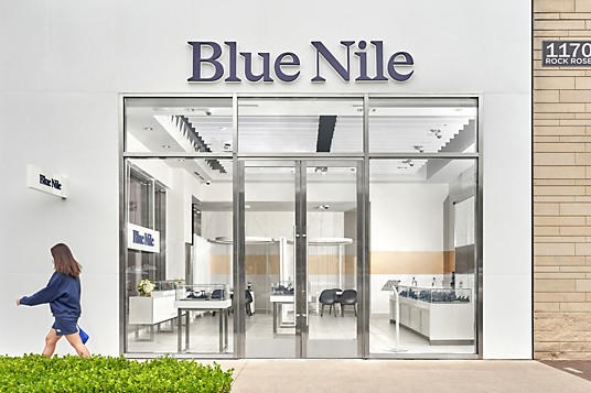 Signet mua lại nhà bán lẻ trang sức trực tuyến Blue Nile theo thỏa thuận 360 triệu USD