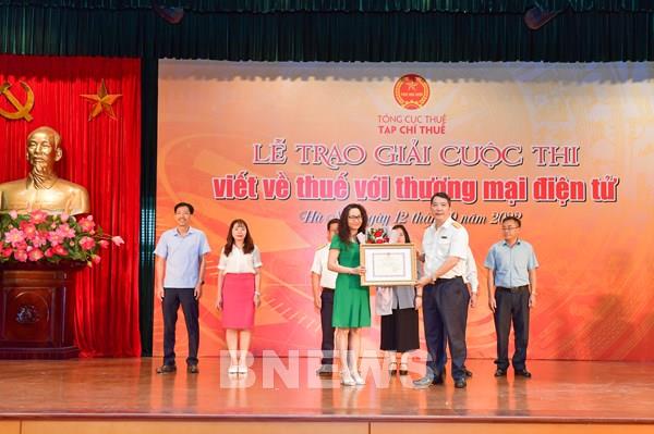 Trao giải cuộc thi viết về Thuế với thương mại điện tử 