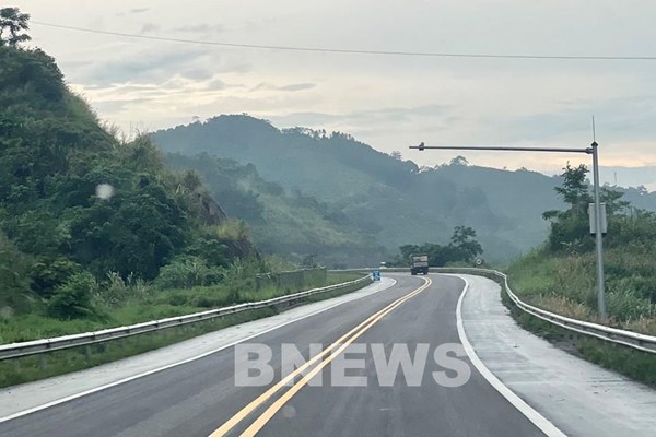 Ngày 13/9 sẽ sửa chữa tiếp mặt đường hơn 100 km cao tốc Nội Bài - Lào Cai