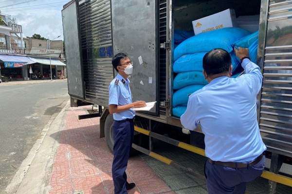 Ngăn chặn 10 tấn đường cát nhập khẩu vi phạm nhãn