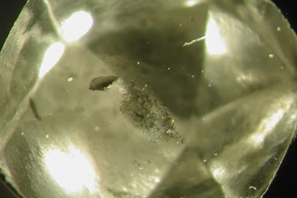 Phát hiện về kim cương siêu cứng có nguồn gốc bên ngoài Trái Đất