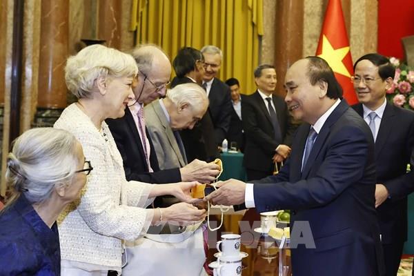 Chủ tịch nước Nguyễn Xuân Phúc tiếp các nhà khoa học quốc tế