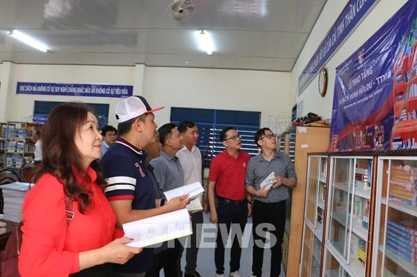 TTXVN tặng “Tủ sách Đinh Hữu Dư” cho học sinh vùng khó khăn của tỉnh An Giang
