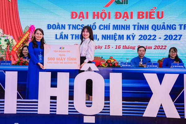 Tập đoàn FPT trao tặng 500 máy tính cho Đoàn TNCS Hồ Chí Minh tỉnh Quảng Trị