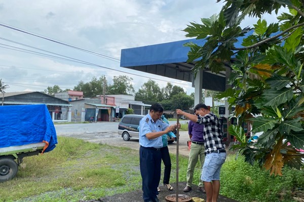 Giám sát 5 cửa hàng bán lẻ xăng dầu bị phản ánh ngưng bán hàng