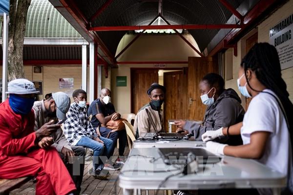  Chuyên gia Canada cảnh báo quá sớm để tuyên bố kết thúc cuộc khủng hoảng y tế toàn cầu