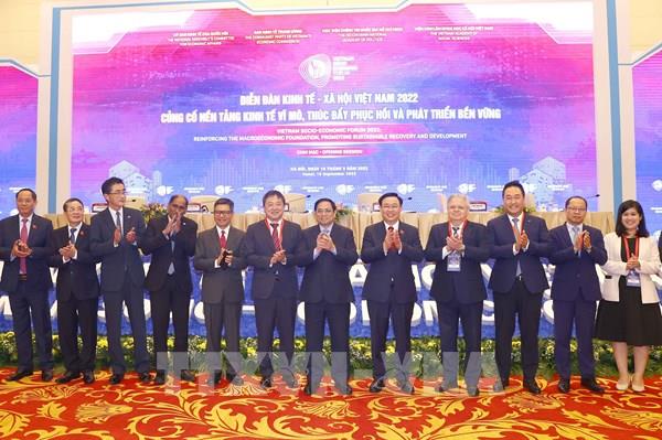 Củng cố nền tảng kinh tế vĩ mô, thúc đẩy phục hồi và phát triển bền vững