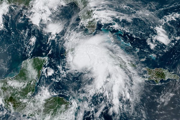 Mỹ: Bão mạnh càn quét khu vực ven biển bang Alaska