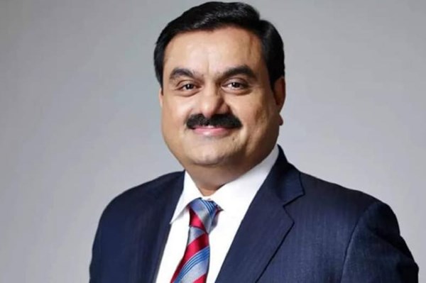 Một tài phiệt Ấn Độ vừa “soán ngôi” CEO Jeff Bezos trở thành người giàu thứ hai thế giới