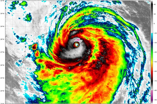 Nhật Bản hối thúc gần 2 triệu người sơ tán để ứng phó với siêu bão Nanmadol