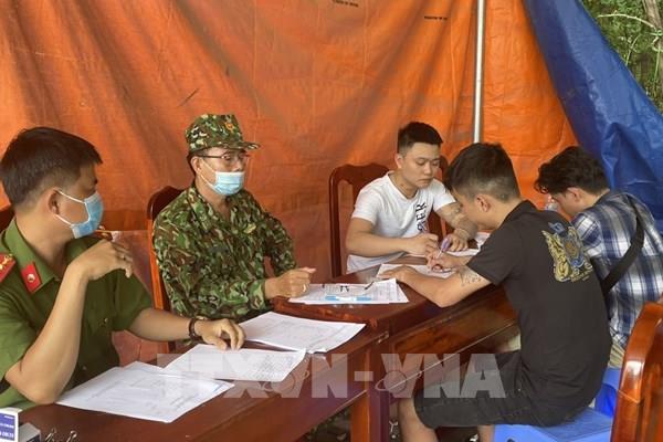 Người lao động tự do ở Campuchia tìm cách về nước qua Cửa khẩu quốc tế Mộc Bài