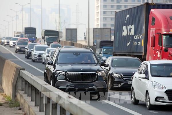 Kiểm tra tình trạng an toàn phương tiện trước khi đi vào cầu Thanh Trì và Vành đai 3