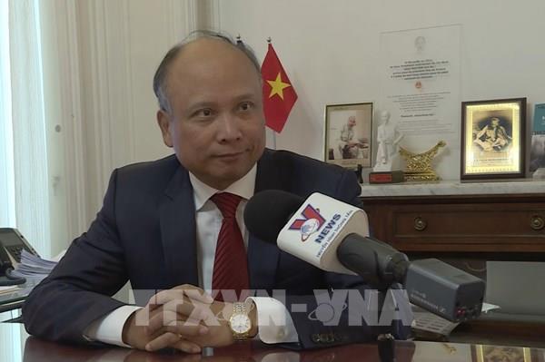 Chú trọng và đẩy mạnh ngoại giao kinh tế tại Pháp