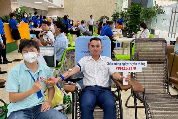 Hiến máu nhân đạo nhân 18 năm ngày truyền thống của PVFCCo