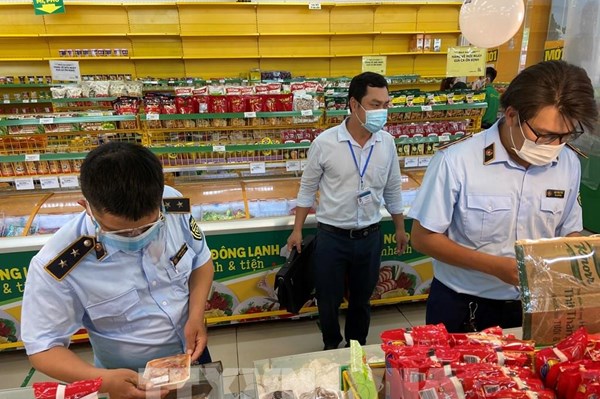 Quản lý thị trường vào cuộc xử lý vụ "rau VietGAP dỏm bán trong siêu thị"