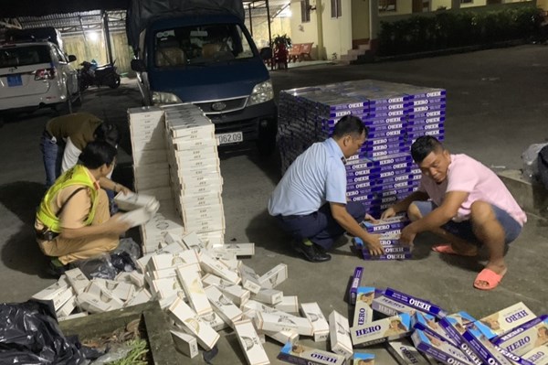 Phát hiện phương tiện vận chuyển gần 15.000 bao thuốc lá thuộc danh mục cấm