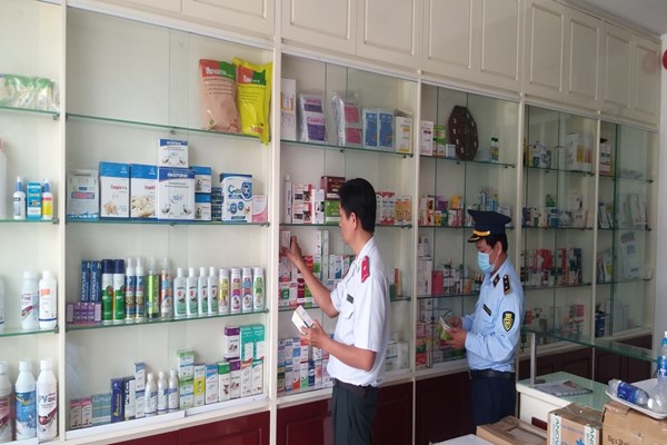 Xử phạt 2 cơ sở buôn bán thuốc thú y vi phạm về chất lượng