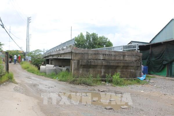 Cầu xây 3 năm chưa xong tiềm ẩn nguy cơ tai nạn giao thông