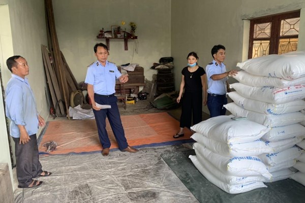 Phát hiện hộ kinh doanh 800 kg đường nhập lậu