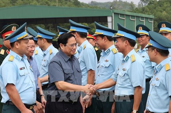 Thủ tướng Phạm Minh Chính thăm Trung đoàn không quân 921 và sân bay Yên Bái