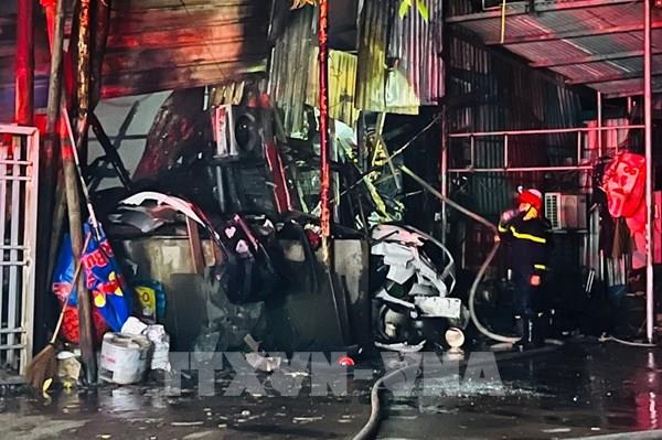 Hà Nội: Cháy 4 ki ốt bán hàng tại phường Vĩnh Hưng