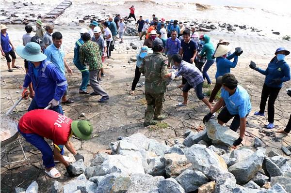 Bão số 4 giật cấp 15 cách quần đảo Hoàng Sa 580 km về phía Đông