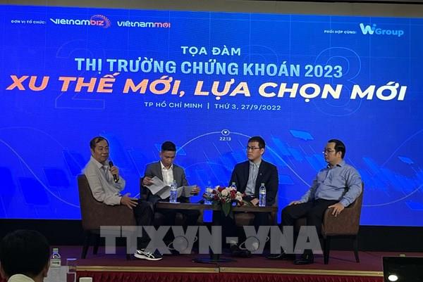 Vì sao kinh tế vĩ mô tốt nhưng thị trường chứng khoán vẫn diễn biến “lình xình”?