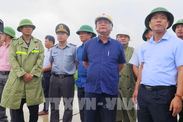 Bộ trưởng Lê Minh Hoan kiểm tra công tác ứng phó bão số 4 tại Thừa Thiên-Huế