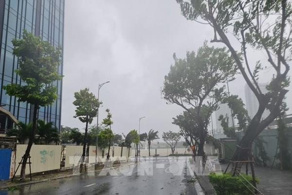 Khẩn: Bão số 4 đang tiến sát khu vực đất liền Đà Nẵng - Quảng Ngãi