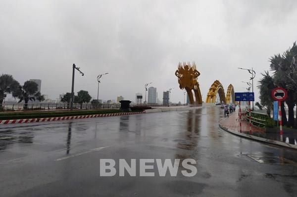 Những hình ảnh mới nhất tại Đà Nẵng trước khi bão số 4 đổ bộ