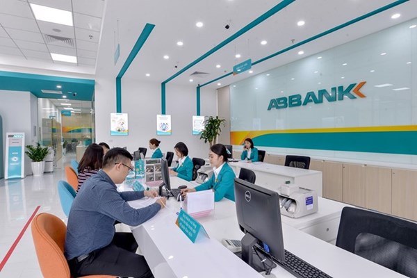Lãi suất ngân hàng đồng loạt giảm từ hôm nay 25/5