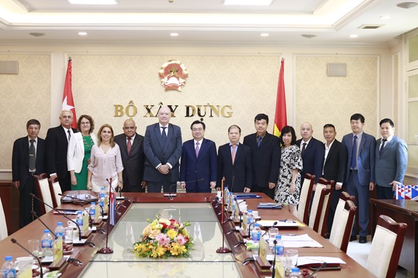  Việt Nam mong muốn đẩy mạnh hợp tác lĩnh vực y tế và công nghệ sinh học với Cuba