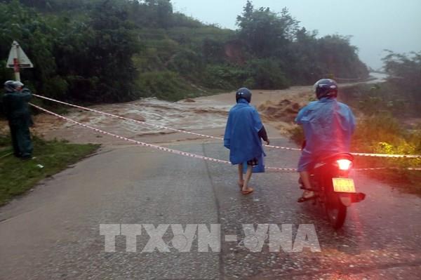 Khắc phục bão số 4: Nhanh chóng khôi phục cấp điện cho khách hàng tại miền Trung