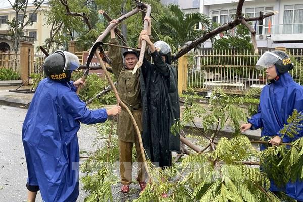 Bão số 4 gây mưa lớn ở Trung Bộ